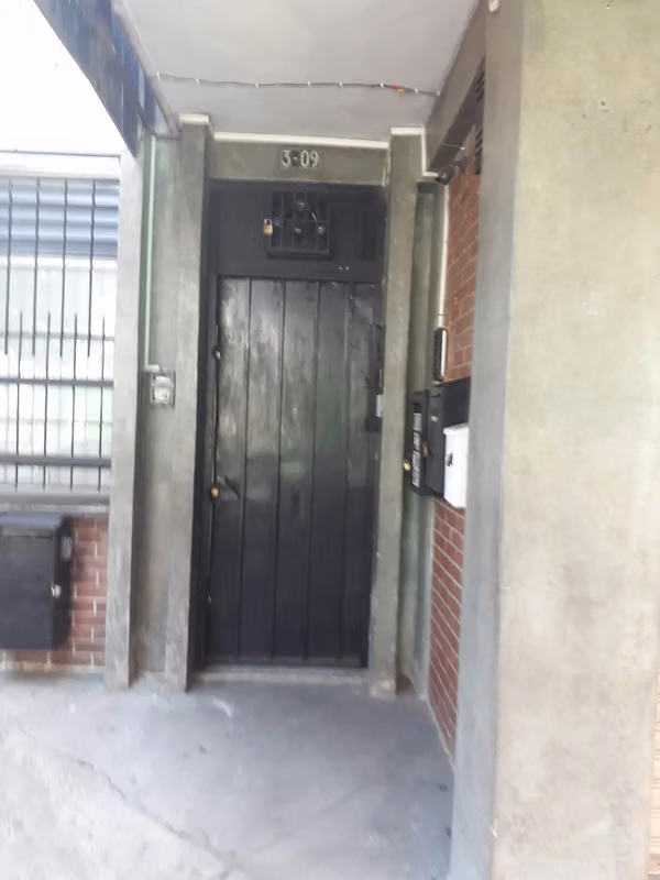 Oficina en alquiler zona 4 / 4 grados norte Q2,950 / 25mts