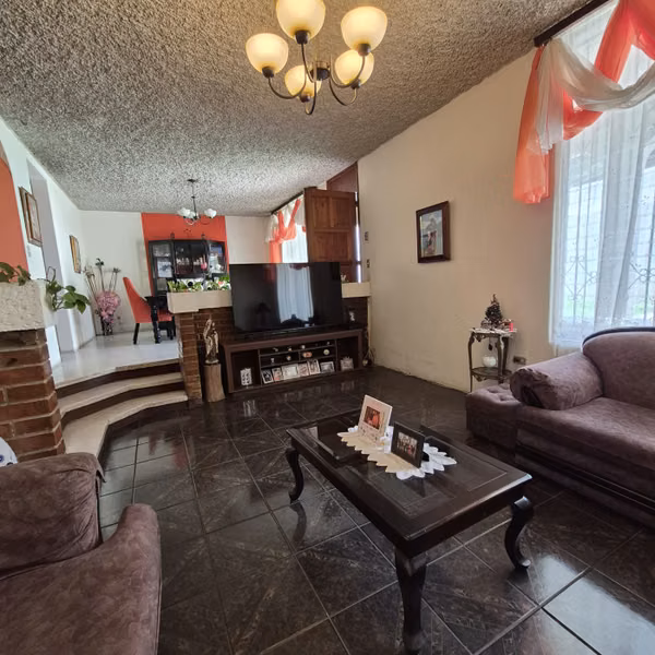 Casa en venta en Bosques de San Nicolás zona 4 Mixco