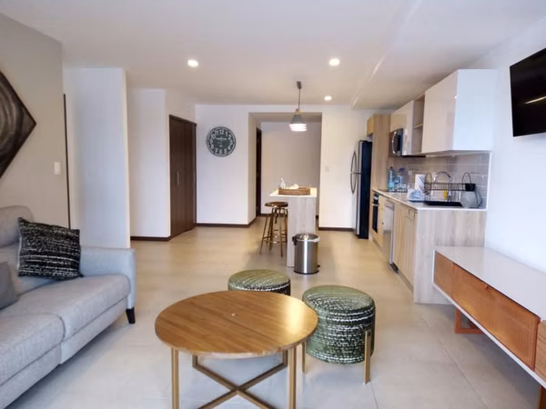 APARTAMENTO CON TERRAZA EN ZONA 10 AMUEBLADO EDIFICIO MIRA