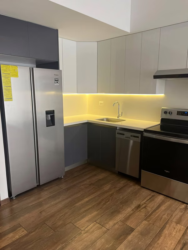 Alquilo lindo Apartamento zona 10 $850