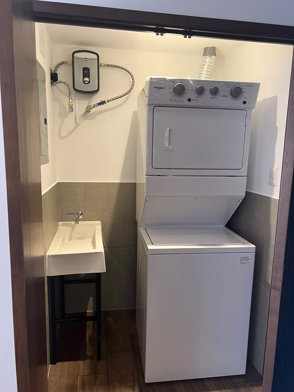 Alquilo lindo Apartamento zona 10 $850