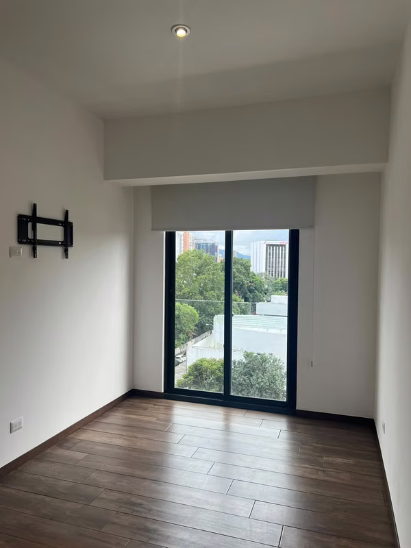 Alquilo lindo Apartamento zona 10 $850