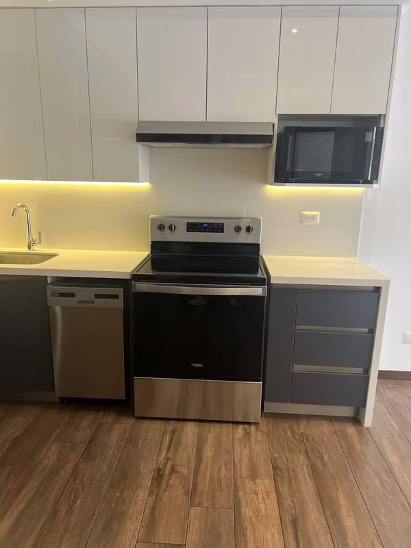 Alquilo lindo Apartamento zona 10 $850