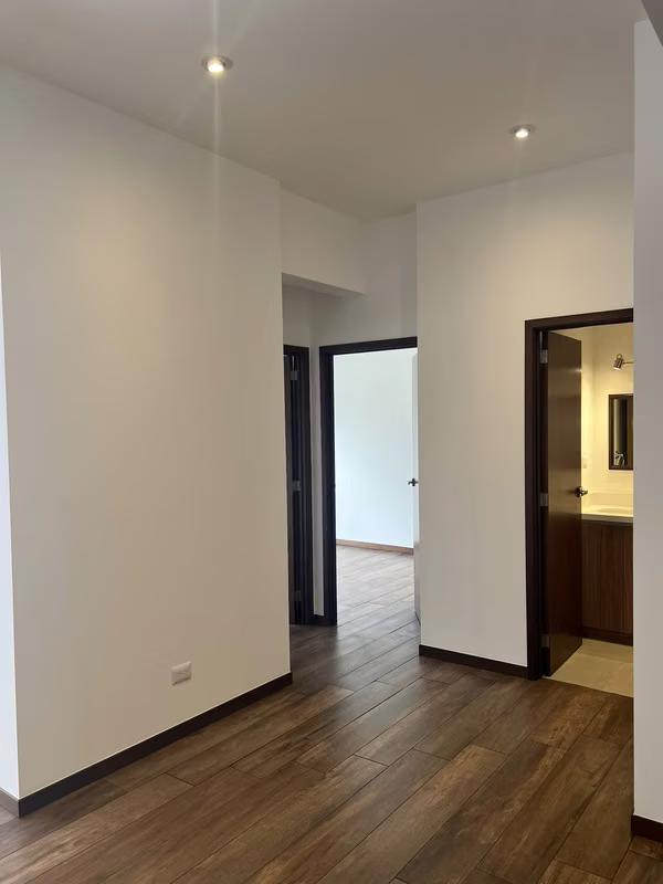 Alquilo lindo Apartamento zona 10 $850