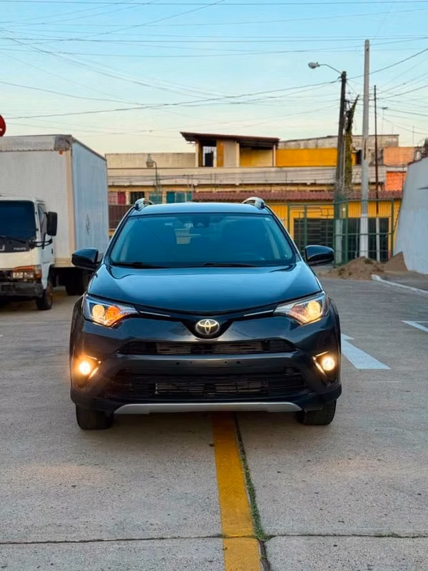 GANGA VENDO TOYOTA RAV LE 2017
