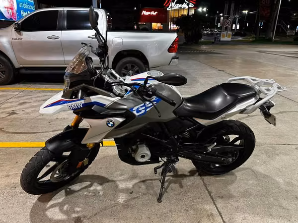 Preciosa moto BMW GS310 2018