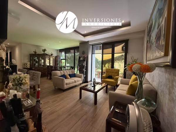 Apartamento en Venta de 3 Dormitorios en zona 10