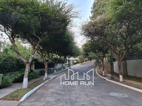 VENTA DE CASA EN SANTA CATARINA PINULA, BELLA Y MODERNA A 8 MINUTOS DE PRADERA ZONA 10