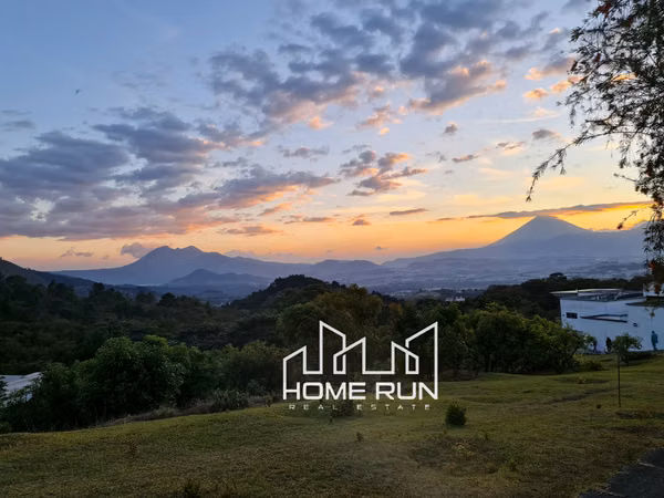 VENTA DE CASA EN SANTA CATARINA PINULA, BELLA Y MODERNA A 8 MINUTOS DE PRADERA ZONA 10