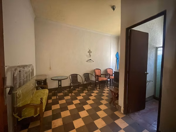 CASA EN VENTA EN ZONA 1, PARA REMODELAR EN EL CENTRO HISTÓRICO,