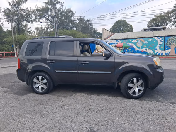 CAMIONETA FAMILIAR  3 FILAS HONDA PILOT  TOURING 4X4 FULL CUERO LA VERSION MAS EQUIPADA DE LAS PILOT LO MEJOR DE LO MEJOR