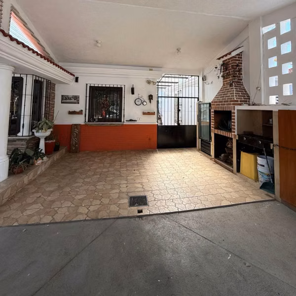 VENDO CASA DE 1 NIVEL EN JARDINES DE SAN ISIDRO, zona 16