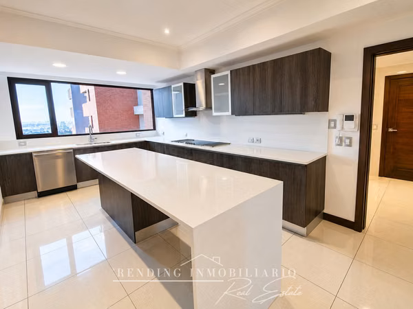 Apartment for Rent in Zone 14, Noguchi Building with 3 Bedrooms + 3 Parking Spaces