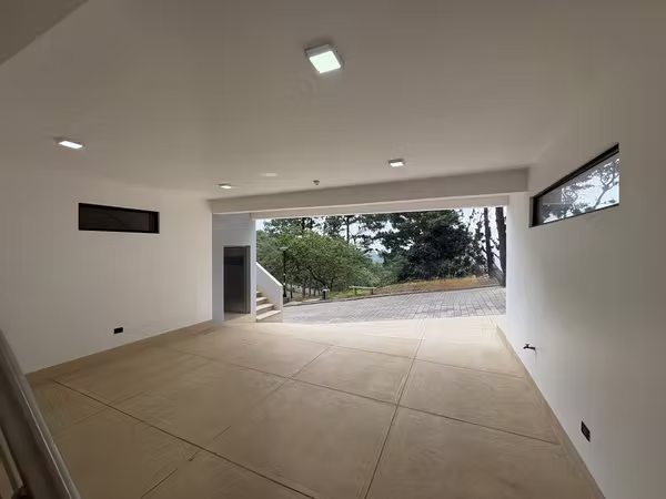 Zona 16 por el Pulte casa dentro de garita en venta