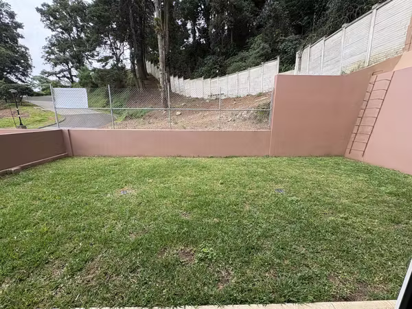 Zona 16 por el Pulte casa dentro de garita en venta