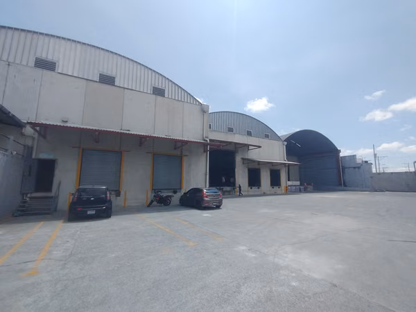 ALQUILO: AMPLIA Bodega 7,208 M2 in the FRUTAL sector, San Miguel Pstage