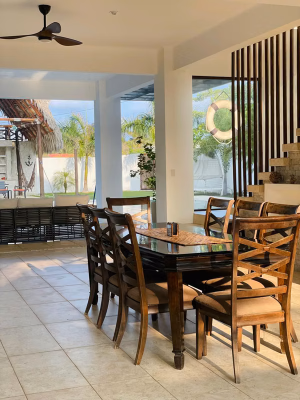 VENDO CASA DE PLAYA EN MONTERRICO EL CEBOLLITO 1772 Vr2. DE TERRENO