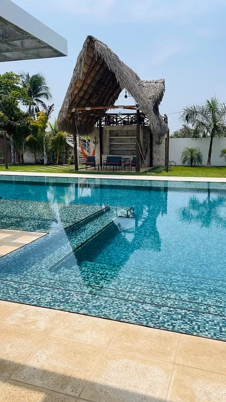 VENDO CASA DE PLAYA EN MONTERRICO EL CEBOLLITO 1772 Vr2. DE TERRENO