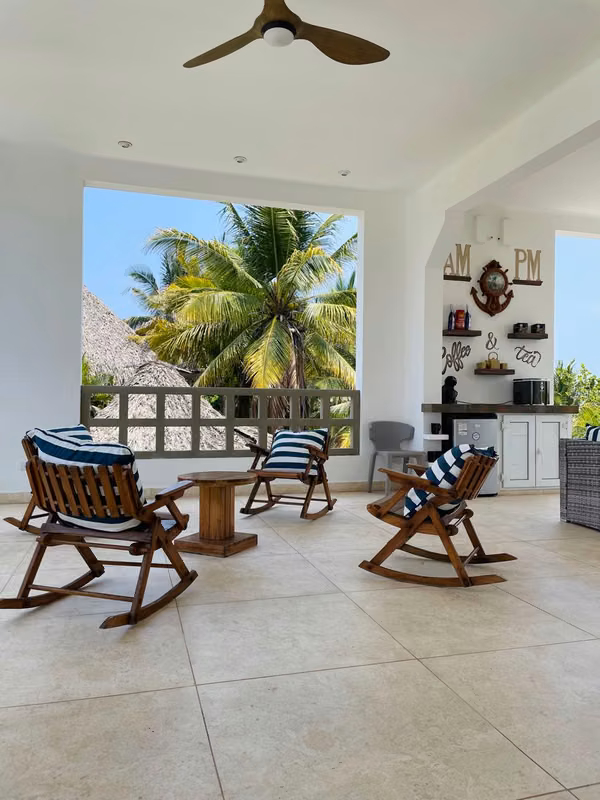 VENDO CASA DE PLAYA EN MONTERRICO EL CEBOLLITO 1772 Vr2. DE TERRENO