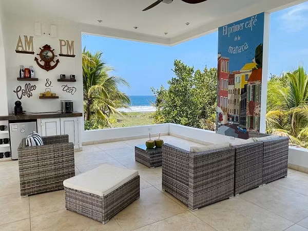 VENDO CASA DE PLAYA EN MONTERRICO EL CEBOLLITO 1772 Vr2. DE TERRENO