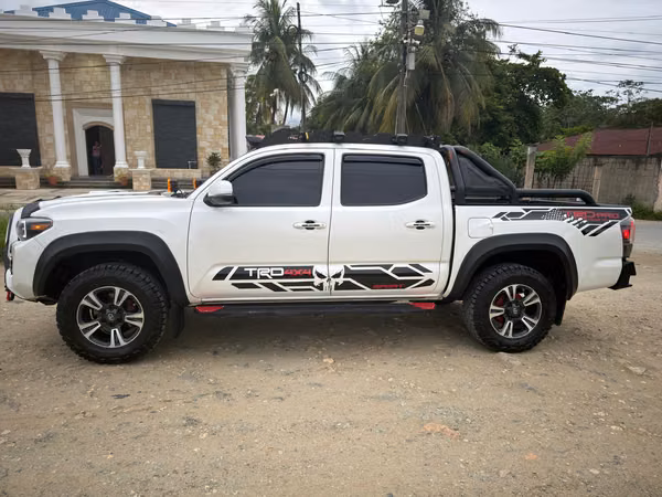 2017 TOYOTA TACOMA SR5