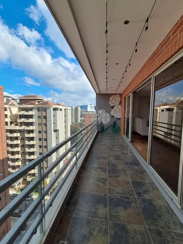 LUXURY HIGH-FLOOR APARTMENT | 225 M² | 3 PARKING SPACES | STUNNING VIEWS IN ZONA 10 | PV