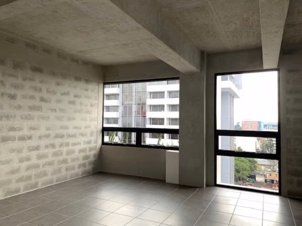 Oficina en zona 9 Edificio Nova Reformador
