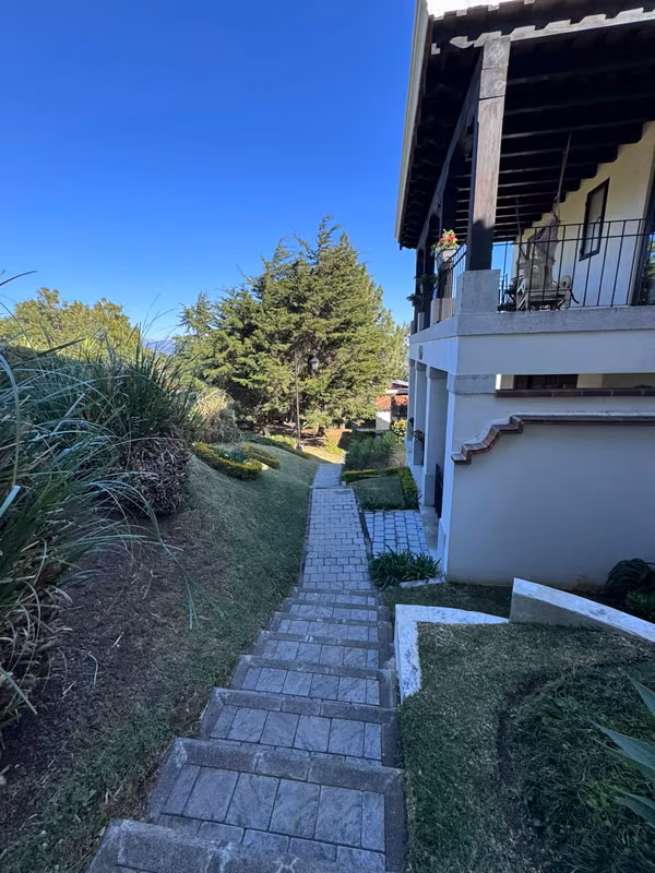 Vendo linda casa Lazos de Fraijanes km 19 Carretera a El Salvador $650,000