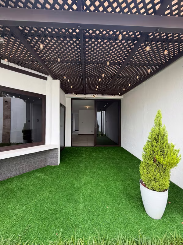 Vendo casa condominio Manantiales con apartamento independiente $450,000