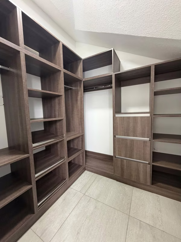 Vendo casa condominio Manantiales con apartamento independiente $450,000