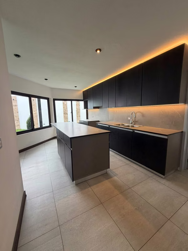 Vendo casa condominio Manantiales con apartamento independiente $450,000