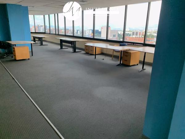 Oficina en zona 10 Penthouse en Renta