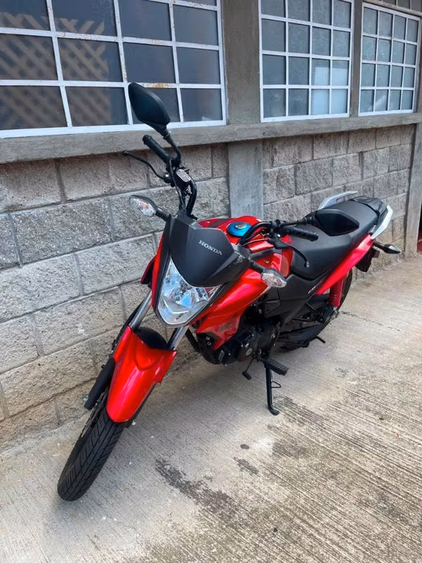 Moto Honda Twister 125 año 2024