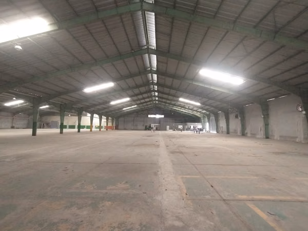 ALQUILO : Bodega GRANDE de 5,464 M2 en sector accesible de PALIN