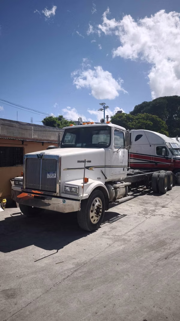 Wéstern Star Modelo 99 Doble eje 22 pies Detroit 12.7 Caja de 10 Freno de motor De bolsas Reciente ingreso