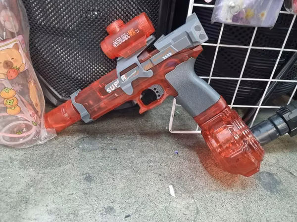 Pistola de agua recargable