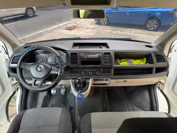 Panel Volkswagen Transporter 2017 de agencia
