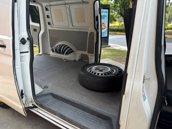 Panel Volkswagen Transporter 2017 de agencia