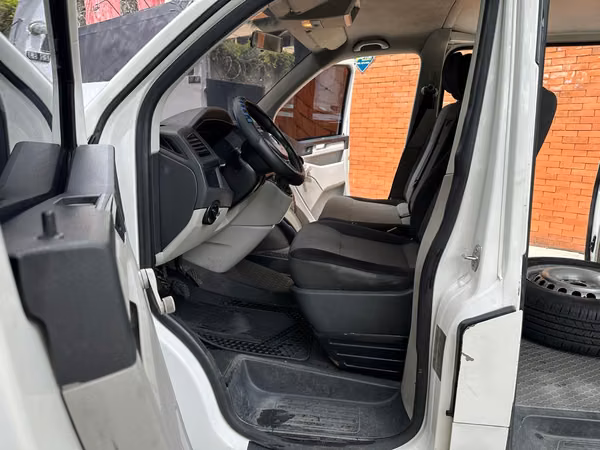 Panel Volkswagen Transporter 2017 de agencia