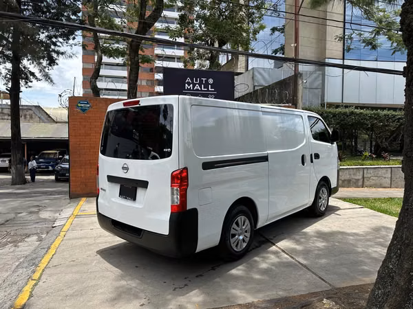 Panel Nissan Urvan 2024 de agencia