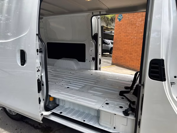 Panel Nissan Urvan 2024 de agencia