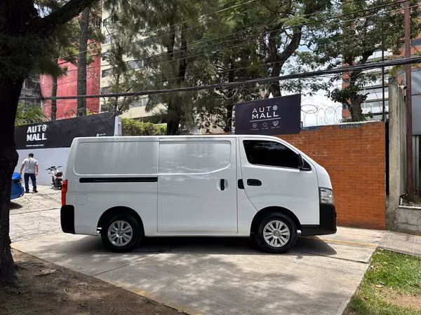 Panel Nissan Urvan 2024 de agencia