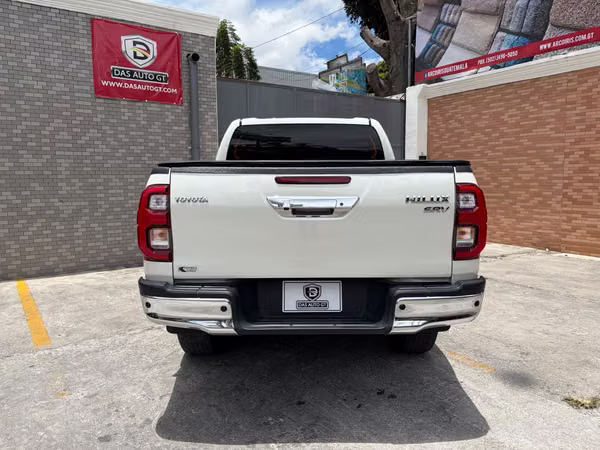 Toyota Hilux SRV de Agencia Modelo 2023