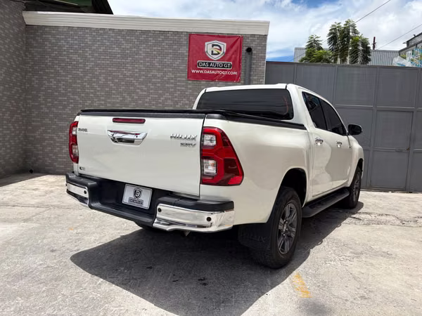Toyota Hilux SRV de Agencia Modelo 2023