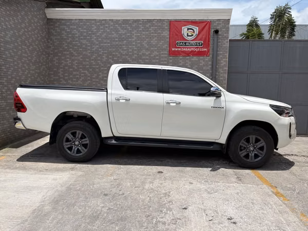 Toyota Hilux SRV de Agencia Modelo 2023