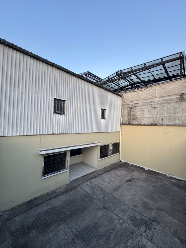 Casa en renta para oficinas y bodegas en zona 9