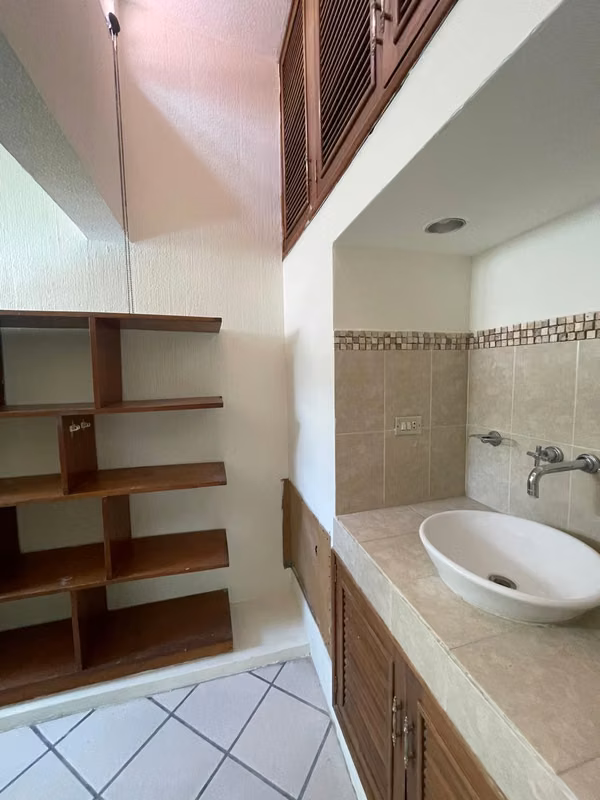Renta de Casa en Colonia Villa Sol Zona 12 atras del Irtra Petapa