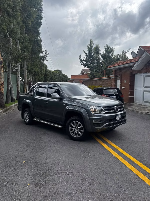 AMAROK DE AGENCIA MODELO 2023, MOTOR 2.0, 4MOTION (LUCE COMO NUEVO)
