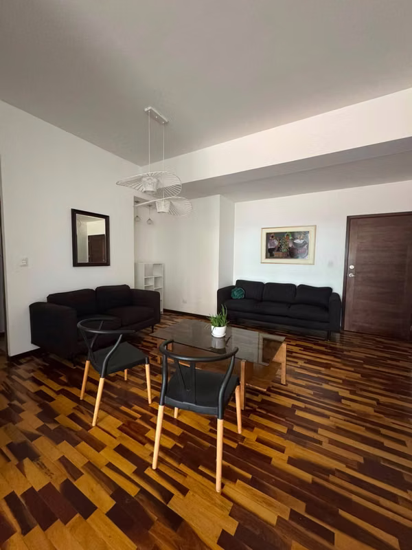 ALQUILER DE APARTAMENTO SEMIAMOBLADO EN ZONA 14 
