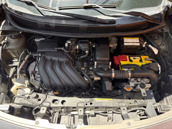 Sedan Nissan Versa N17 automatico de agencia año 2017